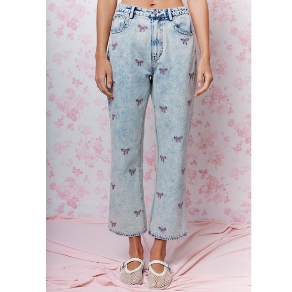 "The Amira" Bow Embroidered Cropped Denim Jeans - Picture 2 of 3